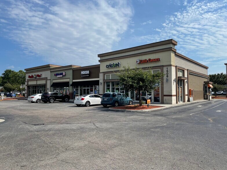 Primary Photo Of 1508 Sams Cir, Chesapeake Freestanding For Sale