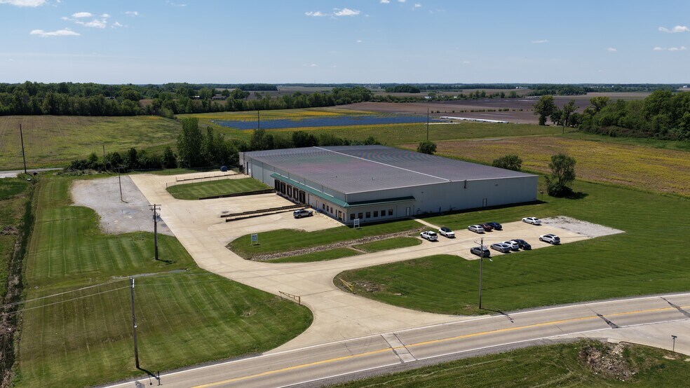 More Photos Of 2602 W Randolph St, Vandalia Distribution For Lease