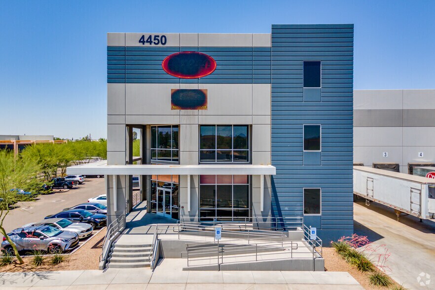 More Photos Of 4450 N 45th Ave, Phoenix Distribution For Lease