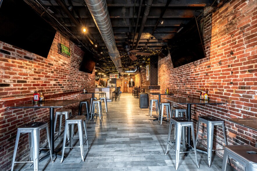 More Photos Of 132 Dock St, Annapolis Restaurant For Sale