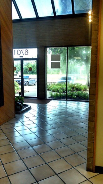More Photos Of 6701 Pinemont Dr, Houston Office For Lease