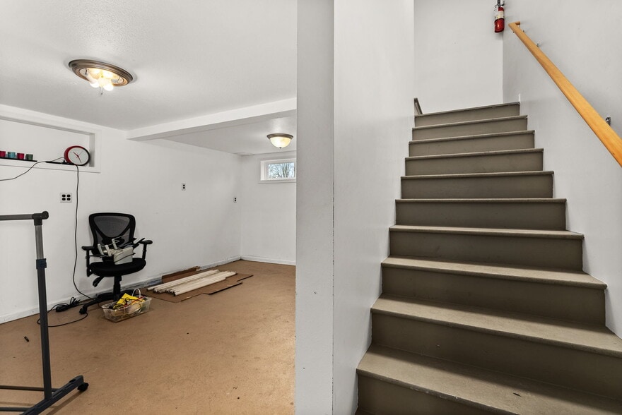 More Photos Of 1017 W Main St, Centralia Flex For Sale