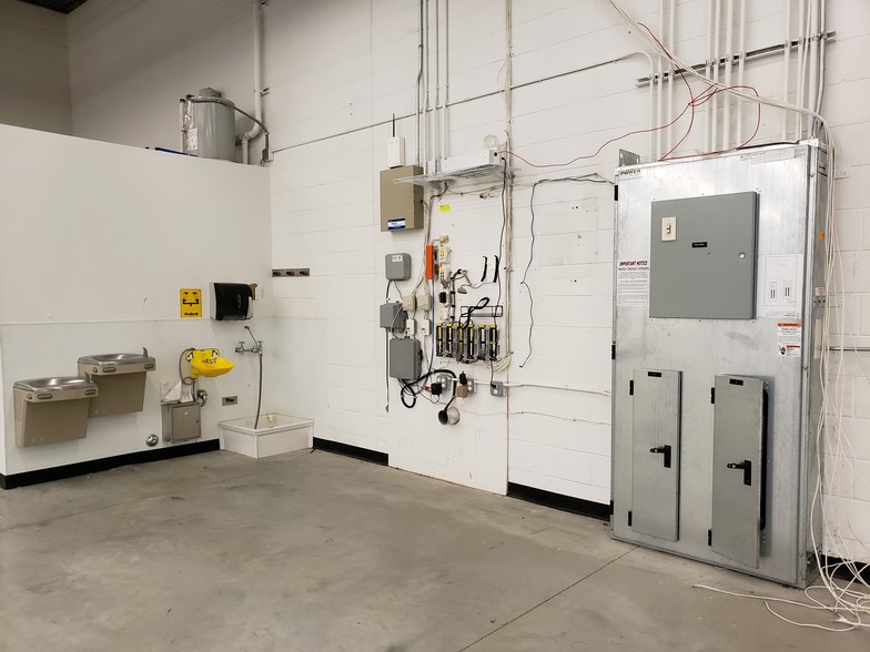 More Photos Of 8120 N Telegraph Rd, Dearborn Heights Storefront Retail Office For Lease