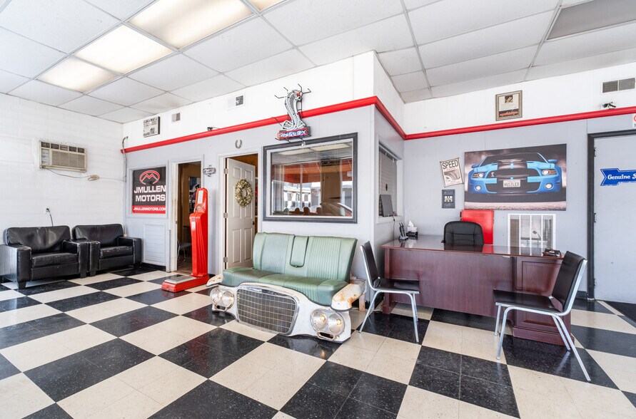 More Photos Of 208 E Lincoln Way, Lisbon Auto Repair For Sale