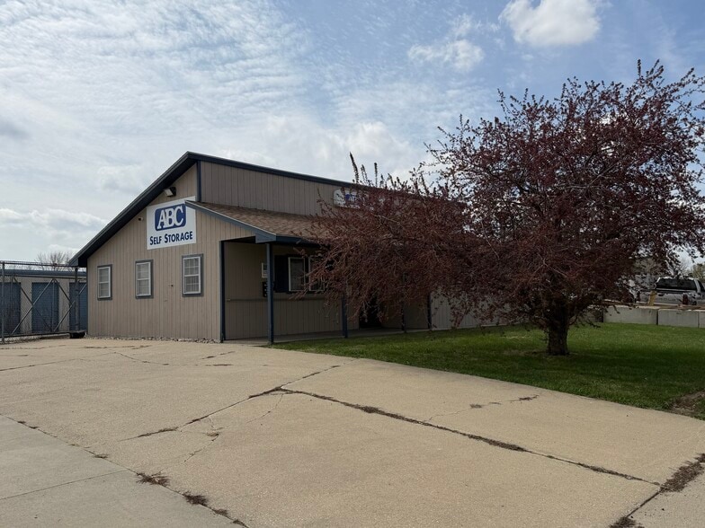 More Photos Of 730 W 21st St, South Sioux City Self Storage For Lease