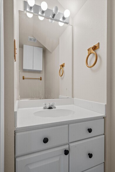 More Photos Of 201 Covala Dr, Cedar Park Specialty For Sale