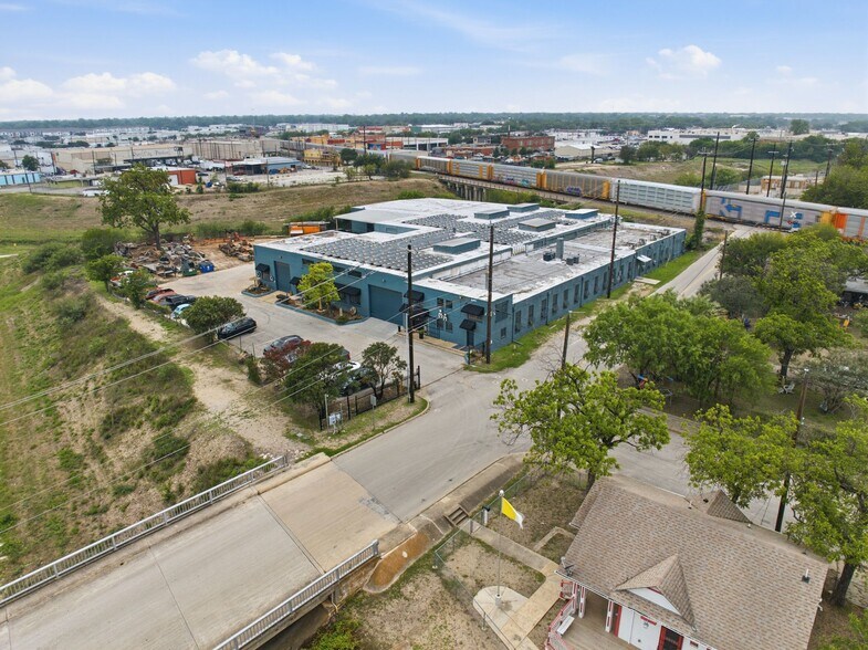 Primary Photo Of 1303 S Comal St, San Antonio Manufacturing For Lease