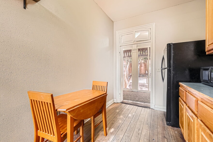 More Photos Of 228 S Seguin Ave, New Braunfels Office For Lease