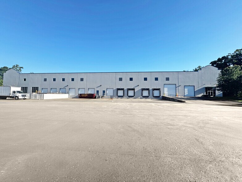 More Photos Of 640 Pegg Rd, Greensboro Warehouse For Lease