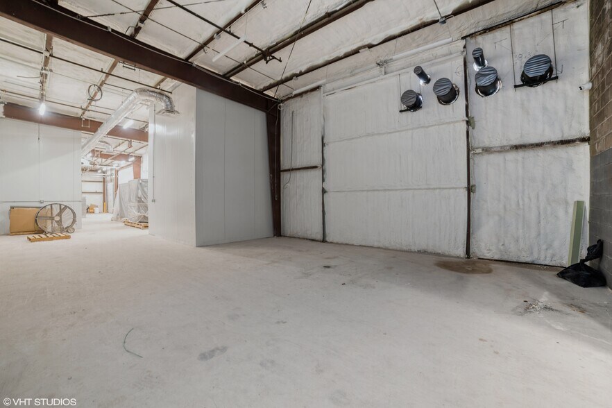 More Photos Of 740 Schneider Dr, South Elgin Manufacturing For Sale