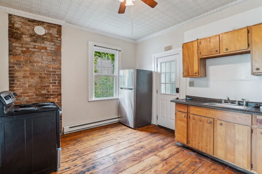 More Photos Of 462-470 2nd Ave, Troy Storefront Retail Residential For Sale