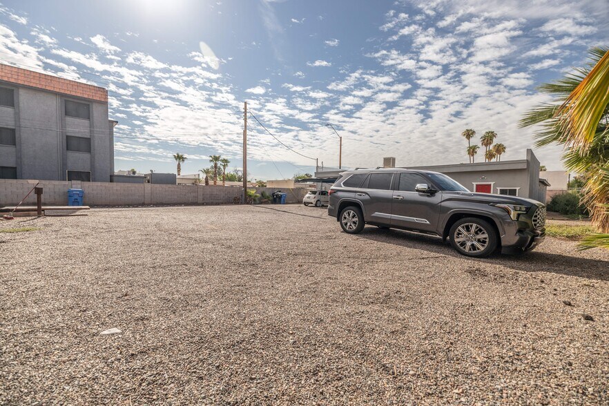 More Photos Of 2423 W Campbell Ave, Phoenix Warehouse For Lease