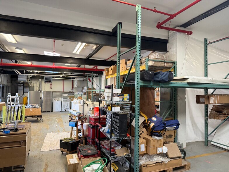 More Photos Of 90 W Sanford Blvd, Mount Vernon Manufacturing For Lease