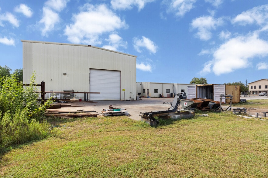 More Photos Of 9834 Windmill Park Ln, Houston Warehouse For Sale