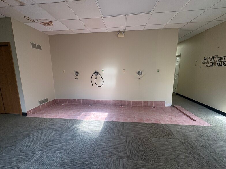 More Photos Of 773 Pershing St, Ellwood City Office For Sale