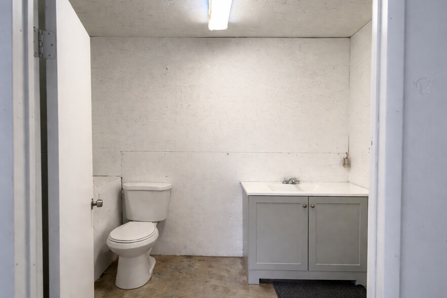 More Photos Of 4139 State Highway 150, Evanston Warehouse For Lease