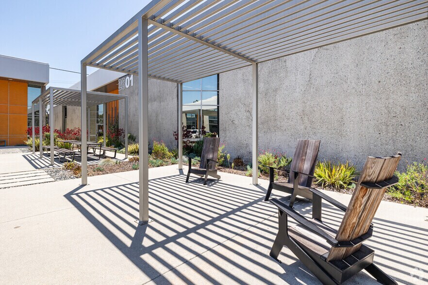 More Photos Of 2609-2615 Manhattan Beach, Redondo Beach Office For Lease