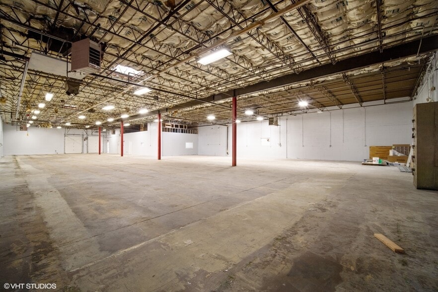 More Photos Of 2068-2068 S Foster Ave, Wheeling Manufacturing For Lease