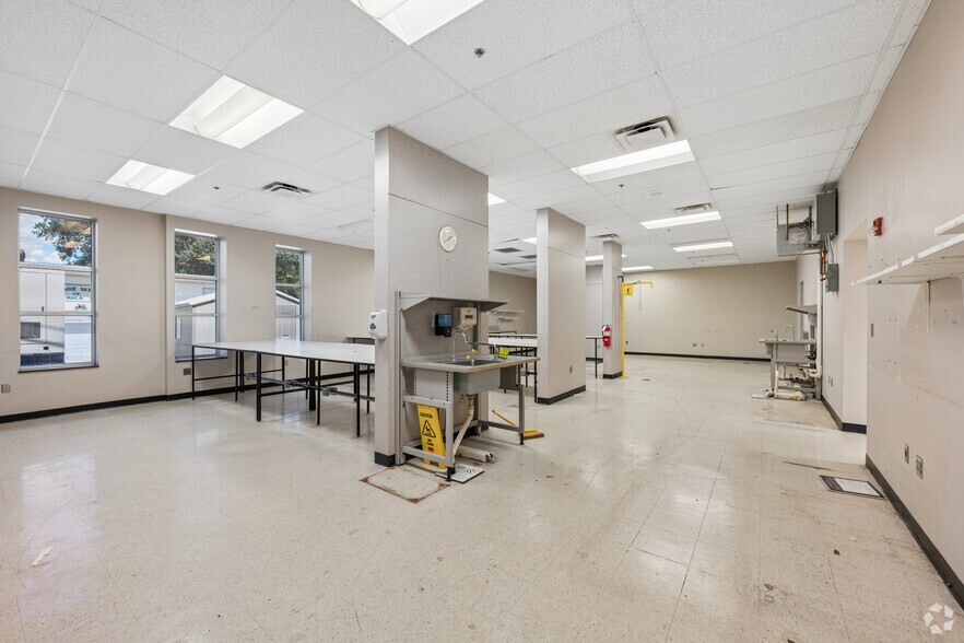 More Photos Of 800 S Tillotson Ave, Muncie Medical For Lease