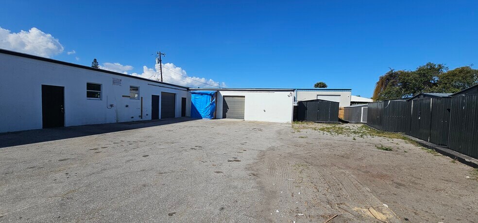 More Photos Of 211 SE 9th Ave, Boynton Beach Light Manufacturing For Lease