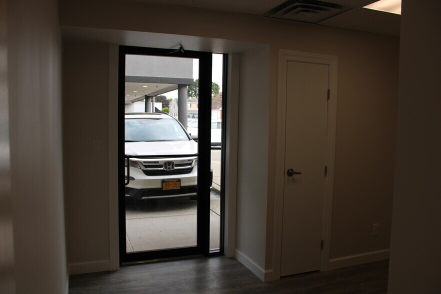 More Photos Of 499 Jericho Tpke, Mineola Office For Lease