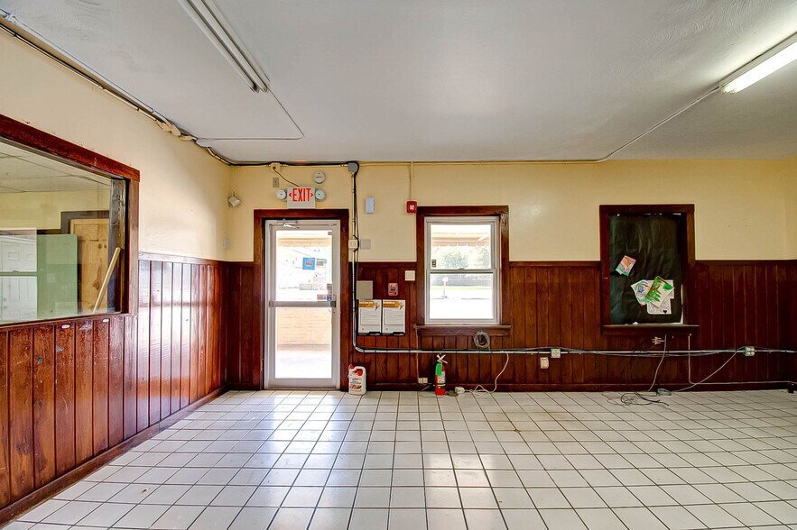 More Photos Of 3019 Dickinson Ave, Dickinson Freestanding For Sale