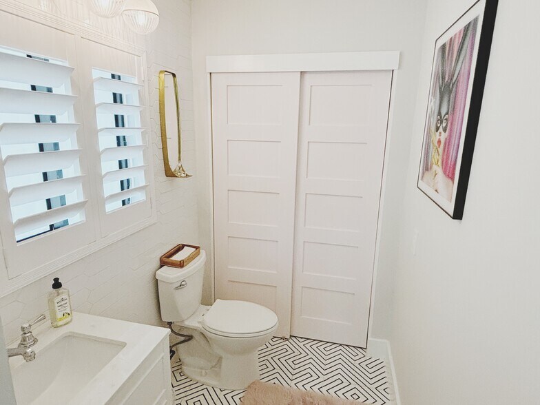 More Photos Of 301 SW 7th St, Fort Lauderdale Office For Sale