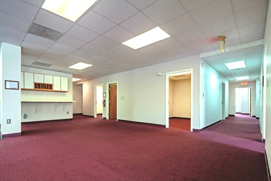 More Photos Of 100 Timberhill Pl, Chapel Hill Medical For Lease