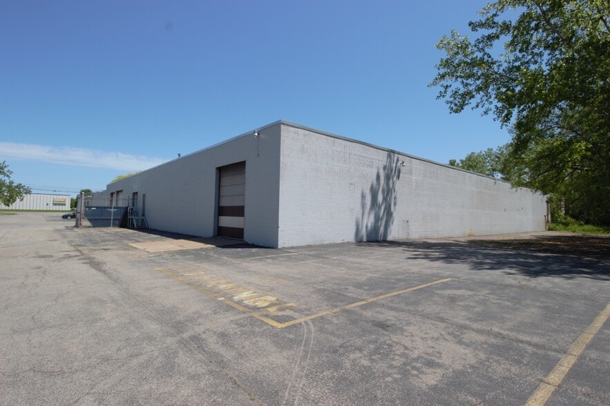 More Photos Of 2025 Brighton Henrietta Town Line Rd, Rochester Manufacturing For Lease