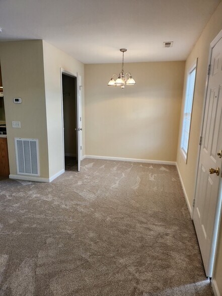 More Photos Of 18 Blossom Ln, Rossville Apartments For Sale