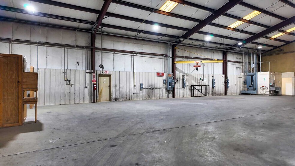 More Photos Of 11763 N Us-319, Thomasville Manufacturing For Sale