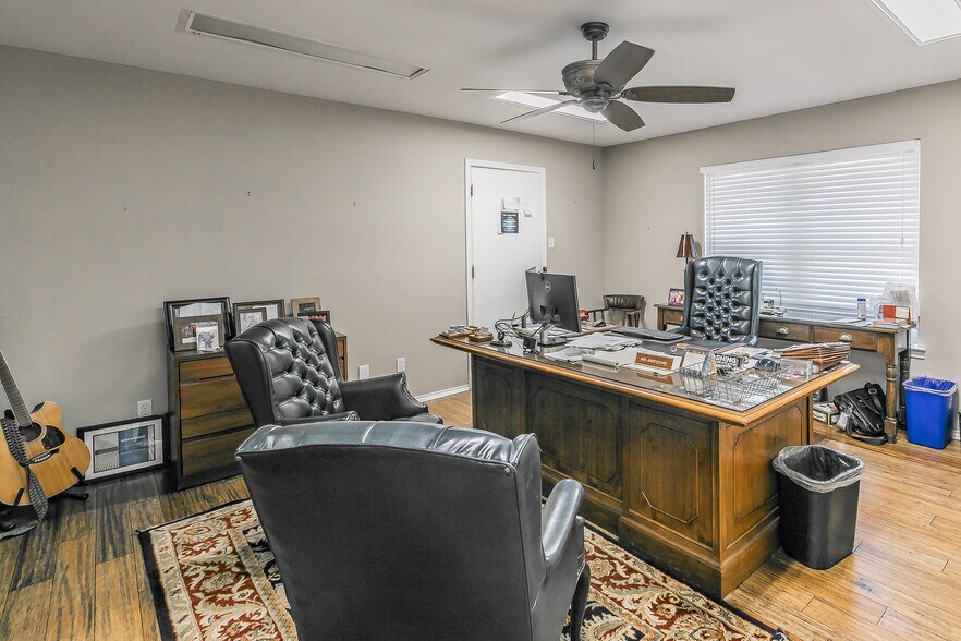 More Photos Of 3701 S University, Fort Worth Office For Sale