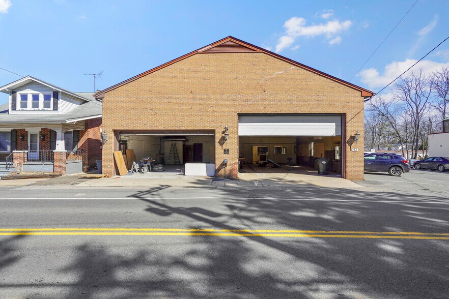 More Photos Of 43 E Colonial Hwy, Hamilton Restaurant For Sale