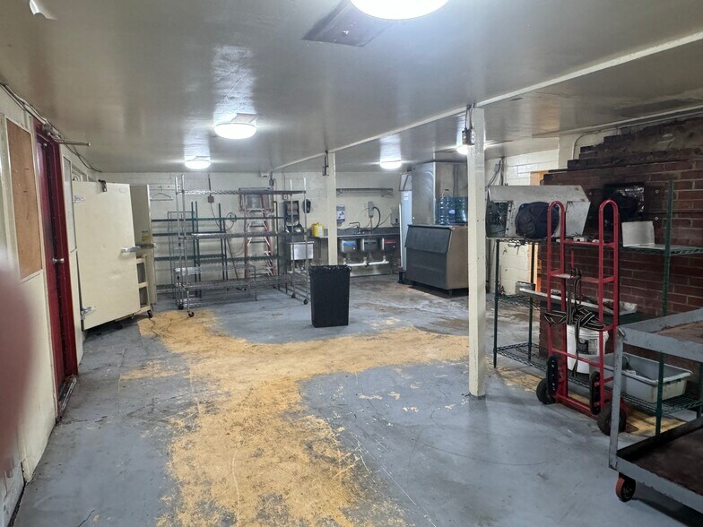 More Photos Of 109 Broad St, Hawkinsville Restaurant For Sale