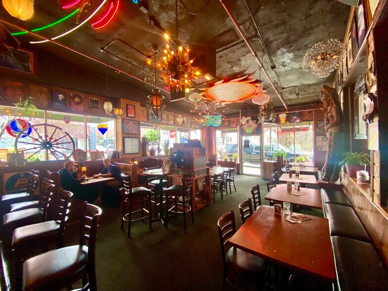 More Photos Of 1621-1637 SE Hawthorne Blvd, Portland Storefront For Sale