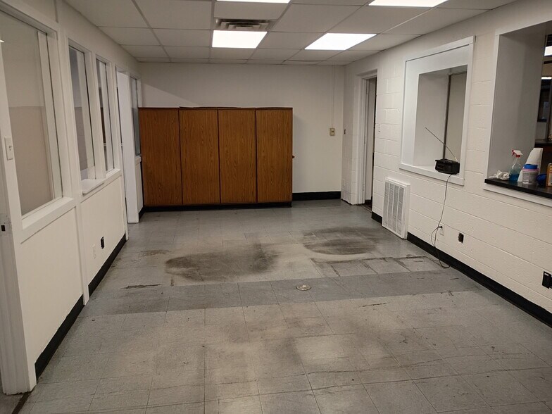 More Photos Of 11740 Dixie Hwy, Birch Run Truck Terminal For Lease