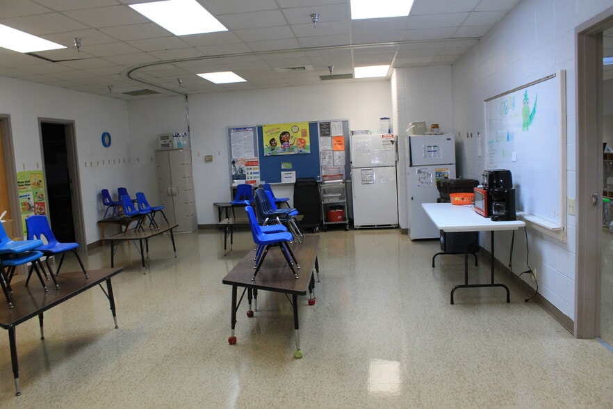 More Photos Of 401 W Poplar St, Elizabethtown Religious Facility For Sale