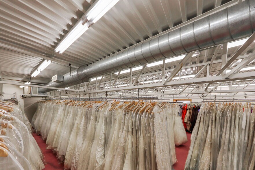 More Photos Of 205 Lexington St, Waltham General Retail For Lease