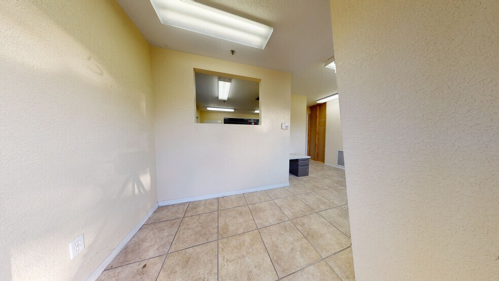 More Photos Of 1857 Patterson Ave, Deland Warehouse For Lease