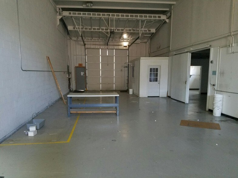 More Photos Of 385-387 Industrial Dr, Mount Juliet Warehouse For Lease