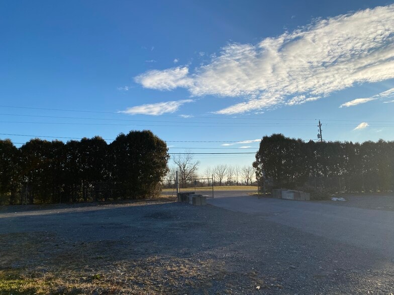 More Photos Of 585 Daniels Rd, Nazareth Manufacturing For Sale