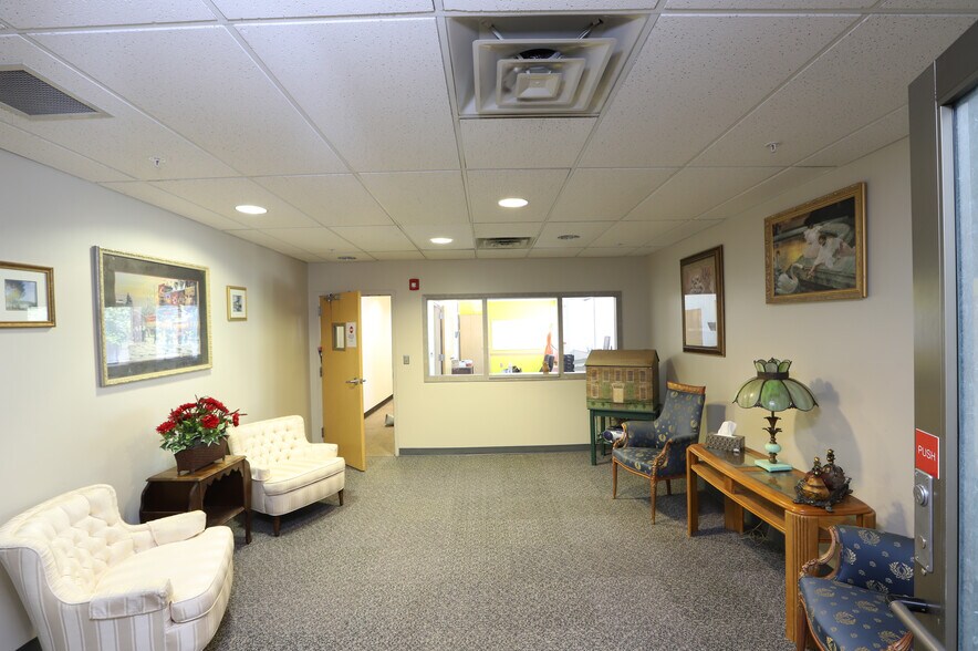 More Photos Of 184 Salem Ave, Dayton Office Residential For Lease