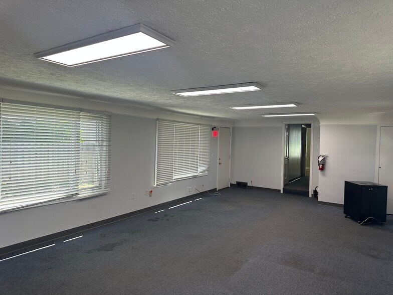More Photos Of 36403 Vine St, Willoughby Office For Sale