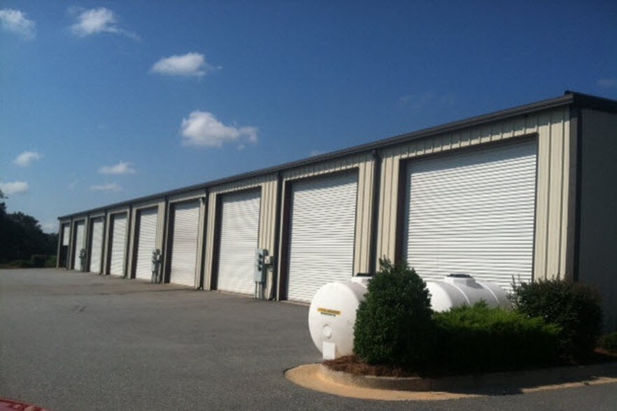 More Photos Of 309 James E Williams Industri Dr, Byron Warehouse For Lease