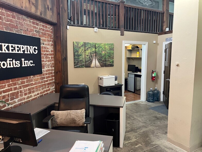 More Photos Of 200-202 W Main St, Turlock Storefront Retail Office For Lease