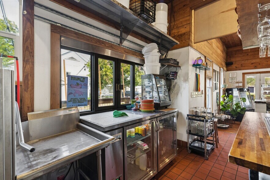 More Photos Of 217 W Hopkins St, San Marcos Restaurant For Sale