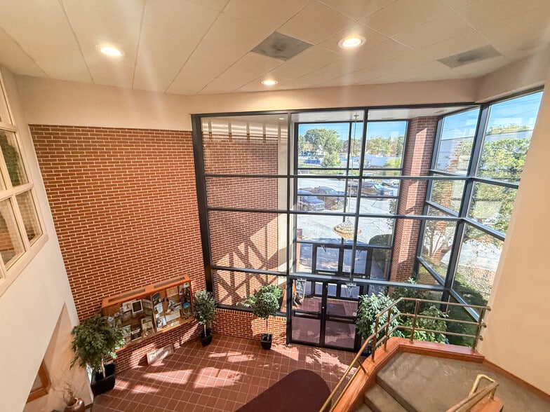 More Photos Of 3101 Beale Ave, Altoona Showroom For Sale