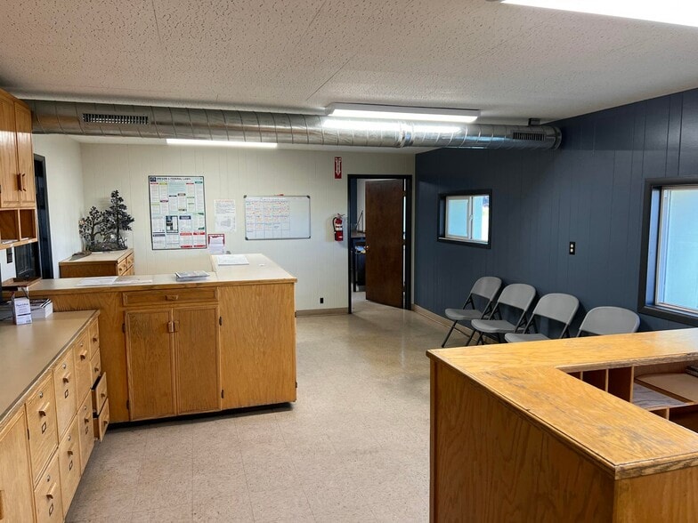 More Photos Of 8380 Agate Rd, White City Manufacturing For Sale