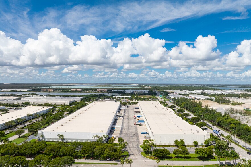 More Photos Of 10801 NW 103rd St, Medley Distribution For Lease