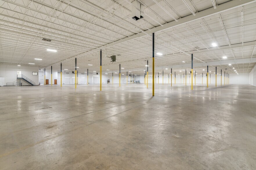 More Photos Of 1207 W Crosby Rd, Carrollton Manufacturing For Lease